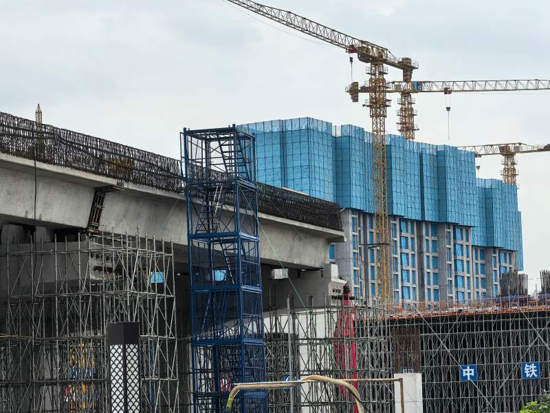 Turli xil qurilish ishlari maydonchalari